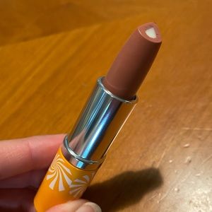 CLINIQUE Dramatically Different Lipstick 👄